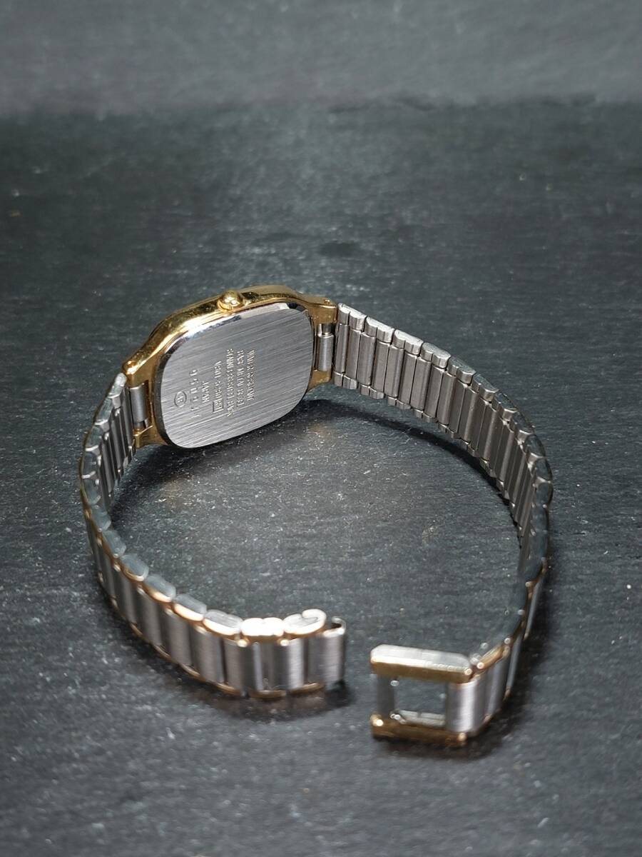 SEIKO セイコー ALBA アルバ URBAN V801-5280 アナログ 腕時計 ブラック文字盤 ゴールド&シルバー メタルベルト スモールサイズ ステンレスの画像6