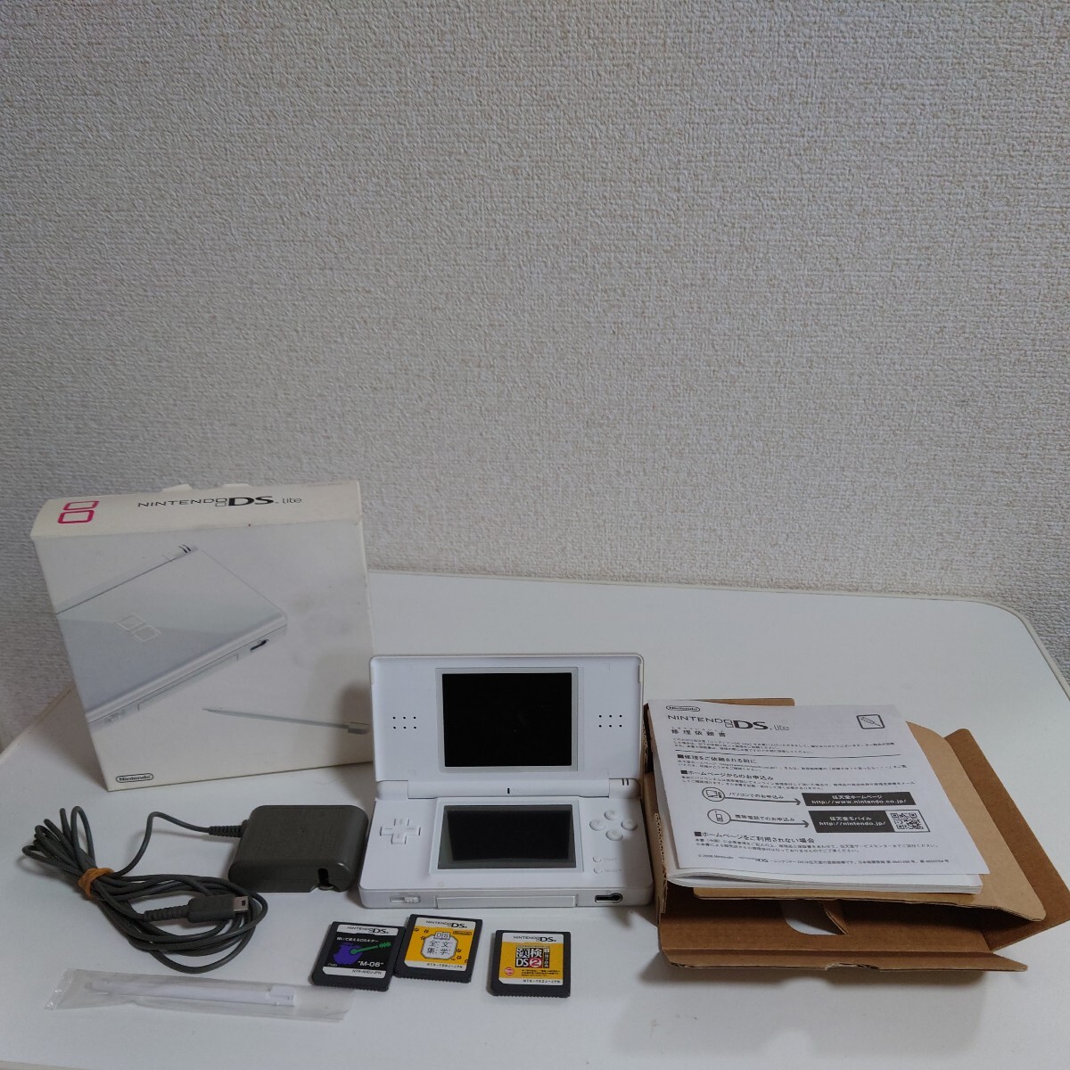 ニンテンドーDS Lite 本体【クリスタルホワイト】 任天堂 Nintendo 充電器 箱の画像1