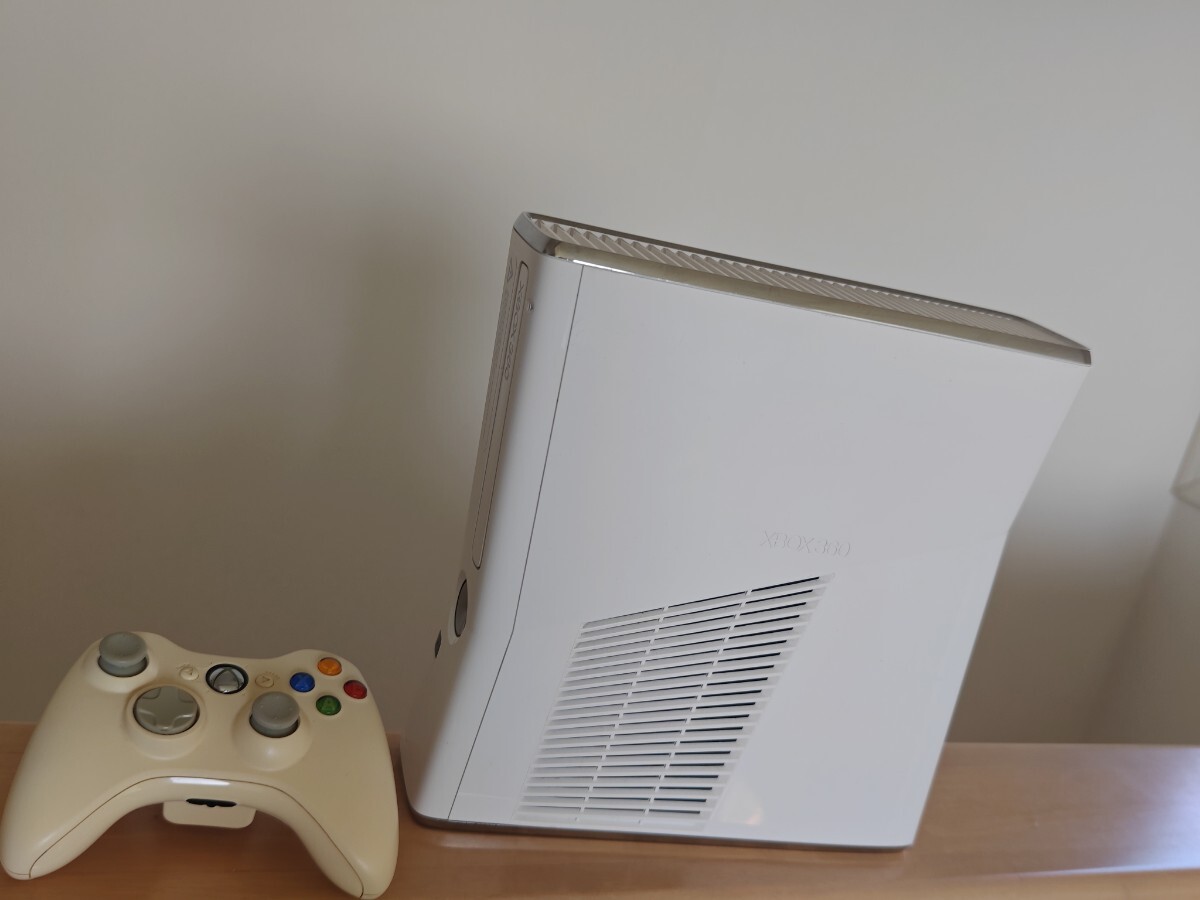 Xbox360s 北米版 CORONA 4GB ワイト 1TB RGH 日本語化 メインて済み 本体 動作確認済み すぐ遊べるセット リージョンフリー化済の画像2