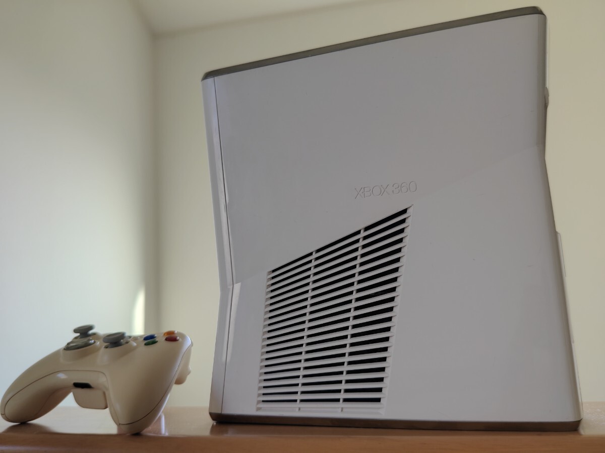 Xbox360s 北米版 CORONA 4GB ワイト 1TB RGH 日本語化 メインて済み 本体 動作確認済み すぐ遊べるセット リージョンフリー化済の画像3