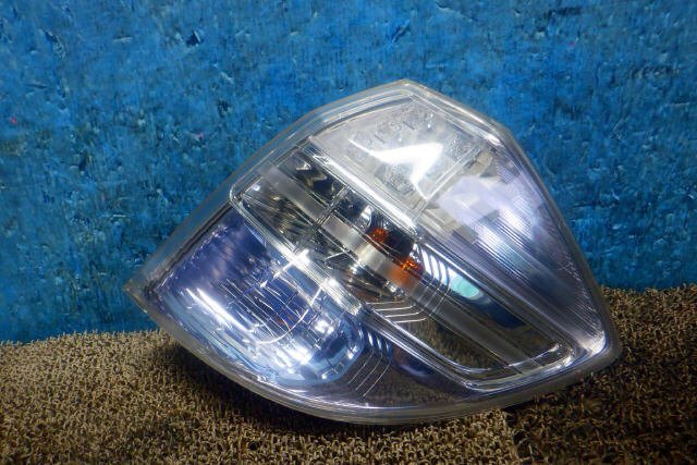 フィット DAA-GP1 右 テール ランプ ライト 33500-TF0-J71 ＬＥＤ STANLEY P9883 [ZNo:06008205] 166805_画像2