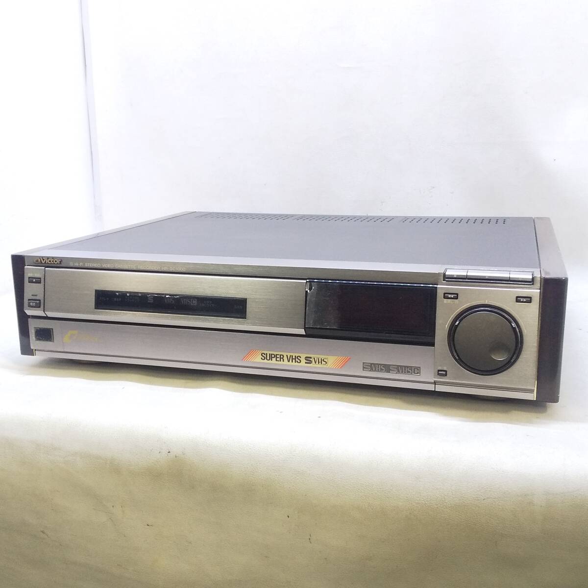◆Victor ビクター HR-SC1000 高級 S-VHS/VHS-C ビデオカセットレコーダー 本体のみ ビデオデッキ 通電OK ジャンク◆R2259の画像1