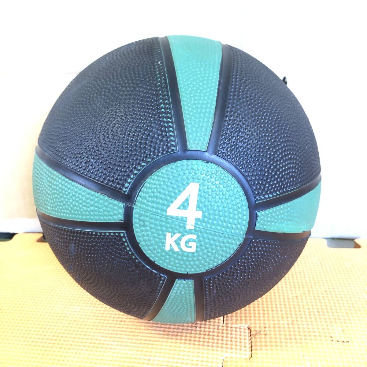 ★Medicine Ball メディシンボール 4KG 筋トレ 体幹 トレーニング 室内 フィットネス 筋力 ダイエット 中古品★K00450の画像3