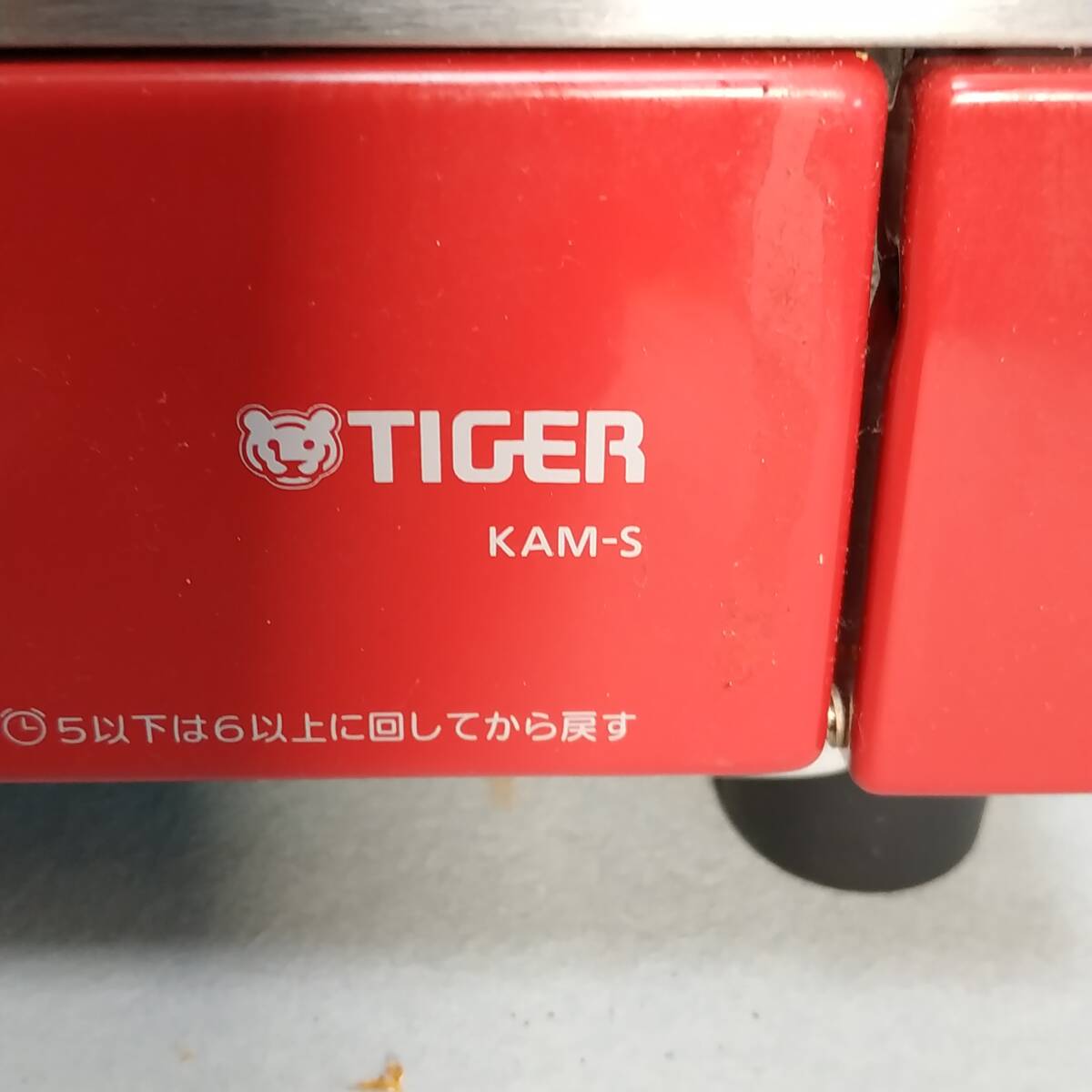 ◇ TIGER オーブントースター KAM-S130 カラー：グロスレッド 2019年製 タイガー 通電OK/現状品 ◇ K91900_画像8