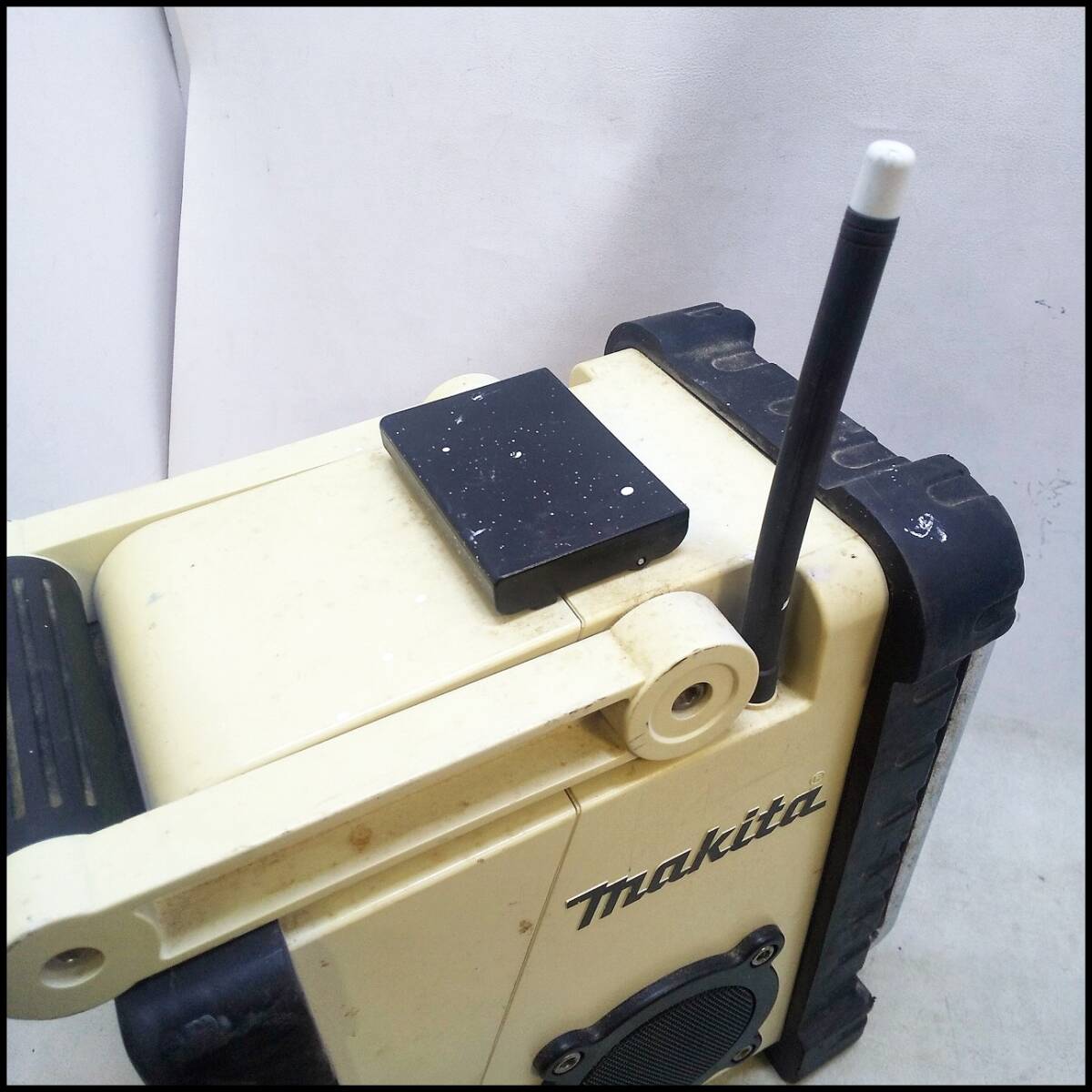 ●makita マキタ 充電式ラジオ ラジオ オーディオ機器 MR100 通電OK ジャンク品●C2782の画像10