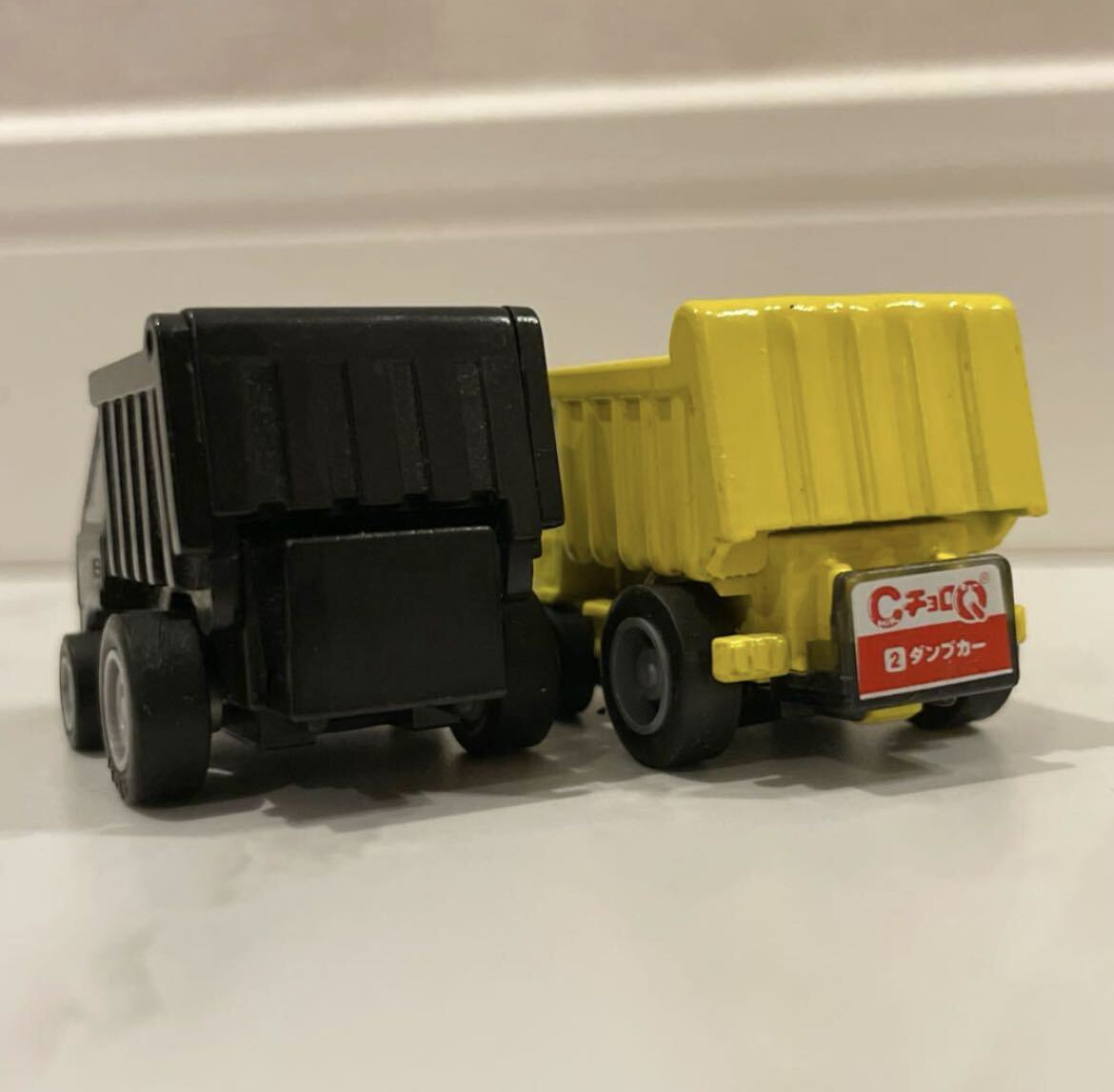 ミニカー トラック黒・チョロQ ダンプカー黄色　２台セット_画像2