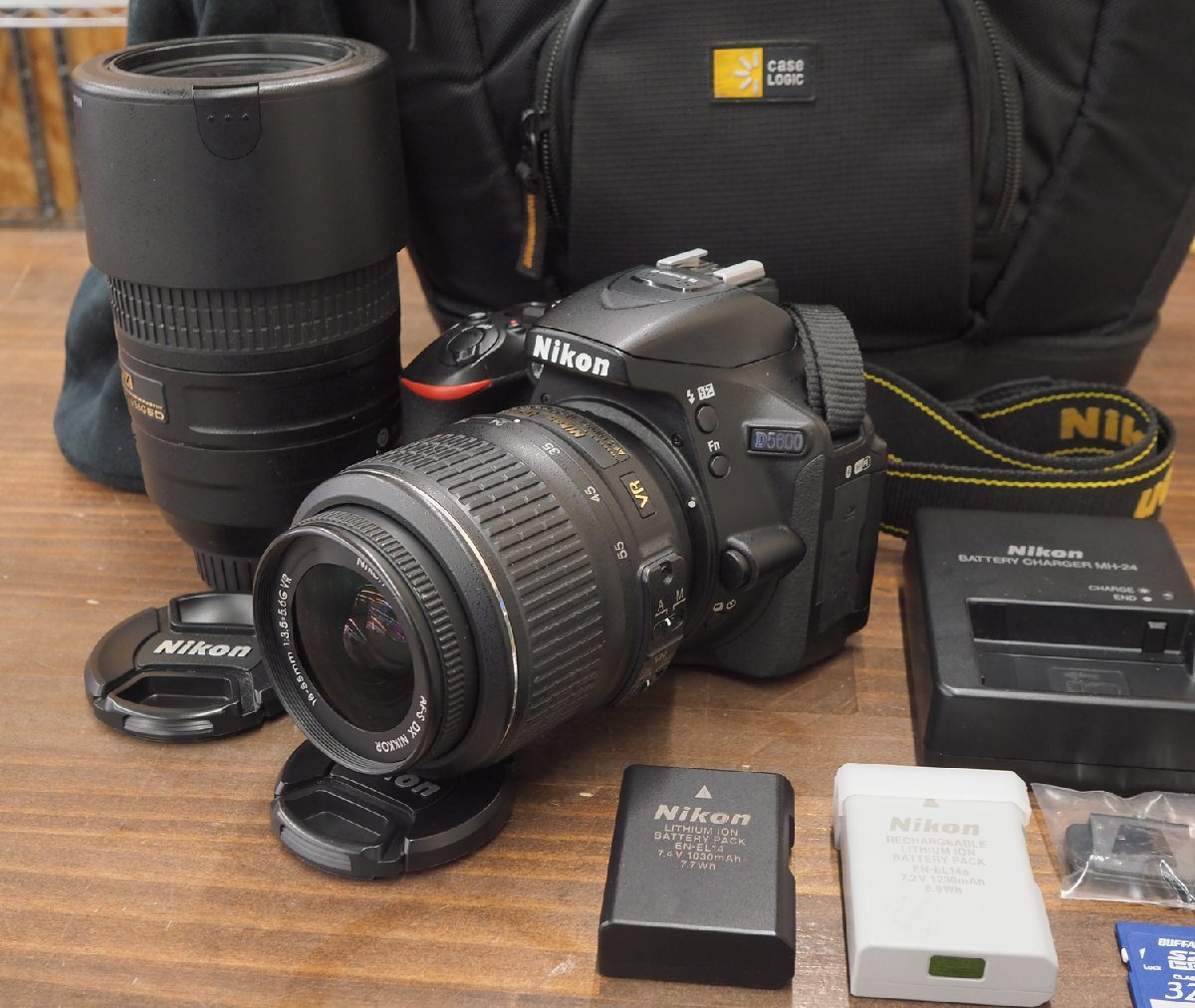 Nikon デジタル一眼レフカメラ D5600 レンズ2本付 シャッター数11,875枚 AF-S DX18-55mm f/3.5-5.6GVR・AF-S DX55-300mmｆ/4.5-5.6GEDVの画像1