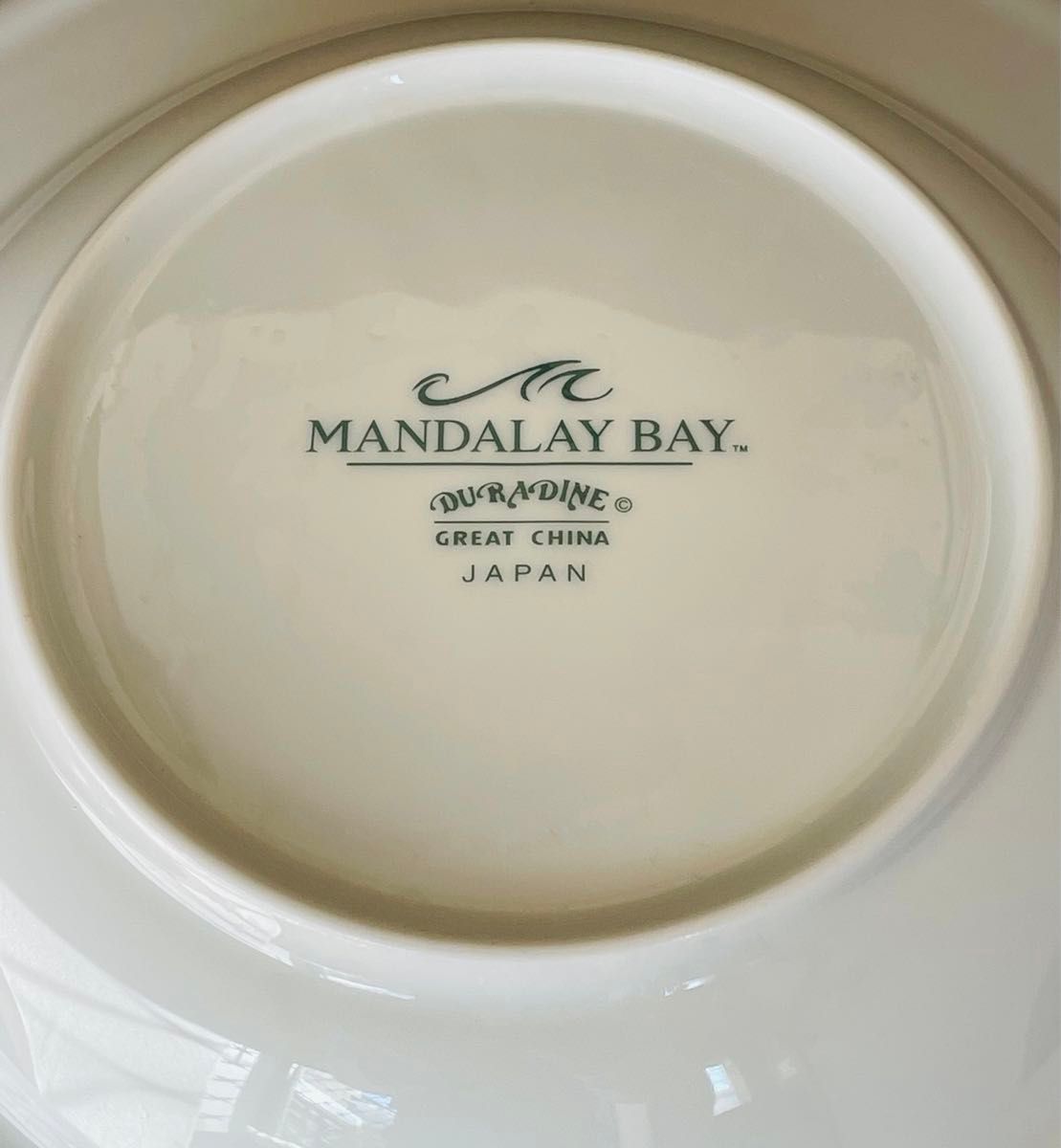 ラスベガスの高級リゾートホテル　マンダレイベイの23センチの新品パスタ皿４枚 スープ皿 ホワイト カレー皿