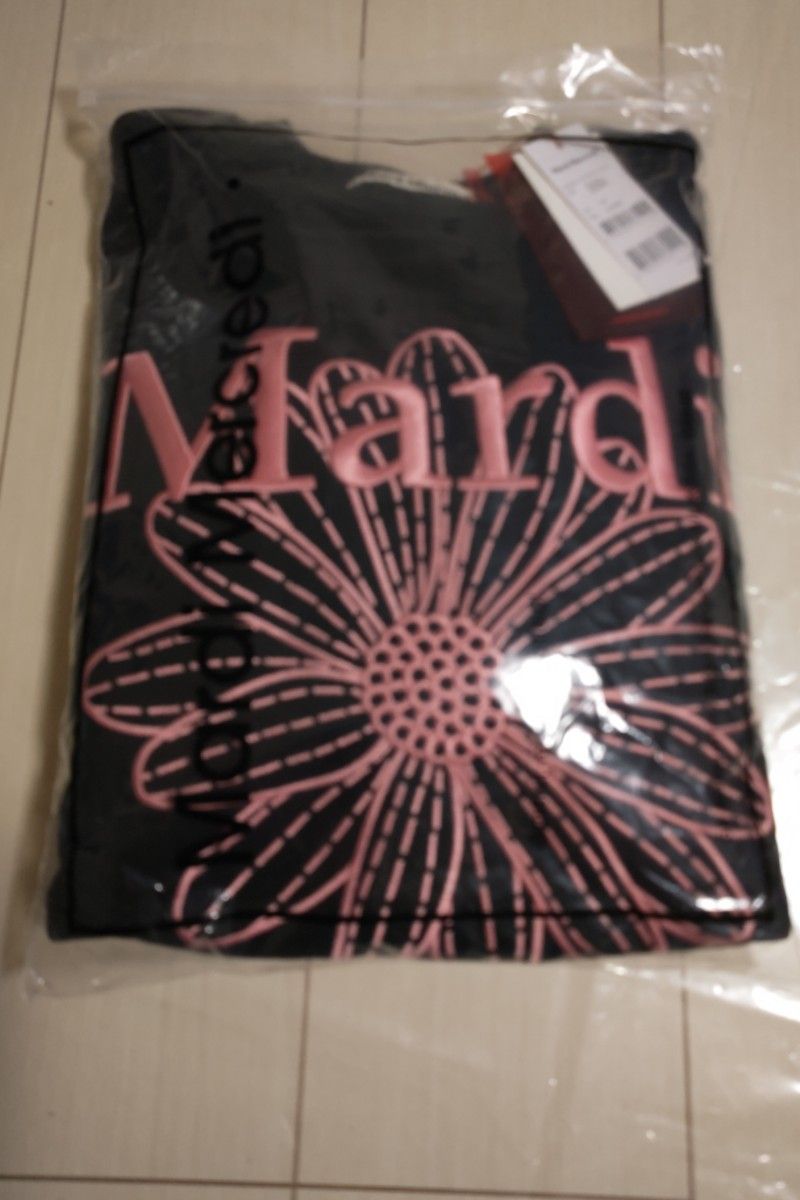 マルディメクルディ Mardi Mercredi ブラック×ピンク刺繍
