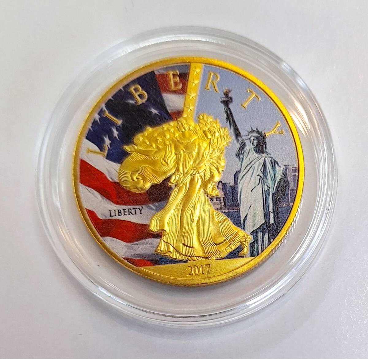 アメリカ 自由の女神 2017年 記念コイン リバティ ゴールドカラー 大型 絵銭