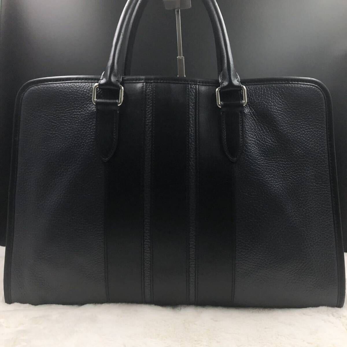 【美品】COACH コーチ ボンド メンズ ビジネスバッグ ブリーフケース ショルダー 2way レザー 本革 シボ革 大容量 A4◎ 紺 黒 バイカラー_画像3