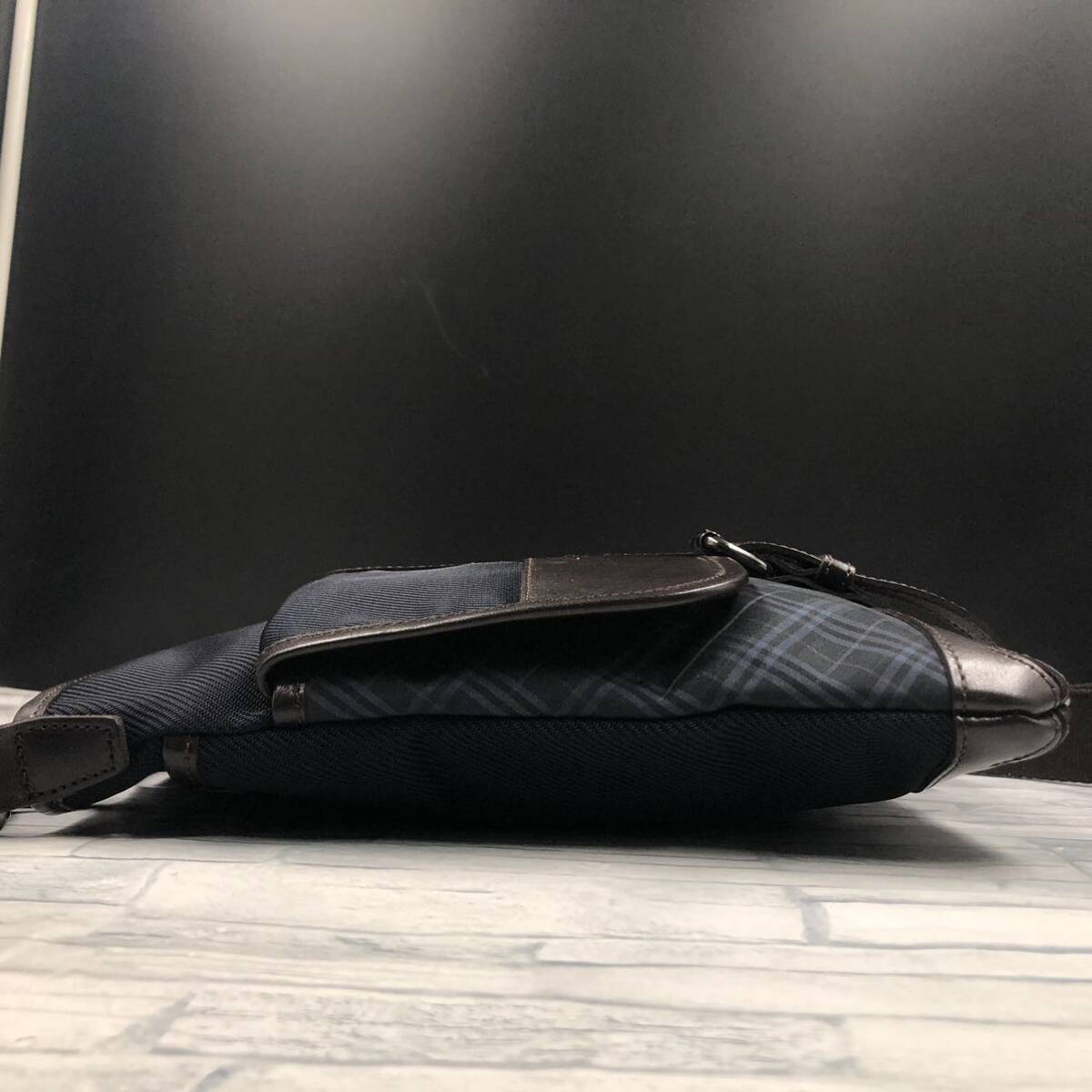 [ beautiful goods ]BURBERRY Burberry Black Label men's shoulder bag sakoshu diagonal ..noba check leather nylon navy navy blue 