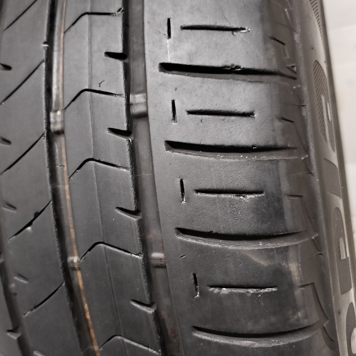 ◆配送先指定あり◆ ＜ノーマルタイヤ 1本＞ 225/60R17 ブリヂストン エコピア NH100RV ’21年製 60％ アルファード ヴェルファイア_画像3