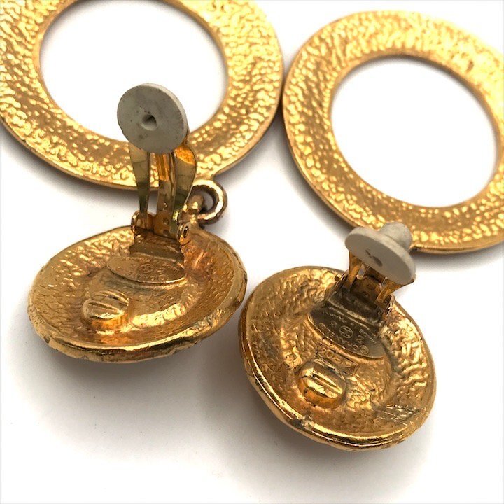 1 jpy beautiful goods CHANEL Chanel Logo Vintage Gold earrings accessory a3163
