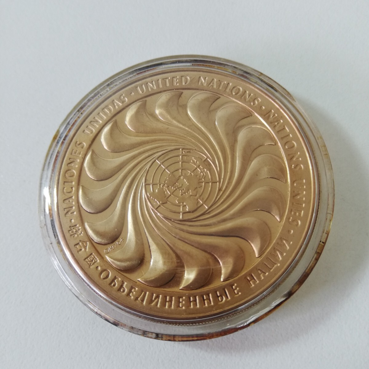 1970年 国連メダル 国際連合 記念メダル UNITED NATIONS MEDAL (YOUTH FOR PEACE) 材質不明 ジャンク品の画像1