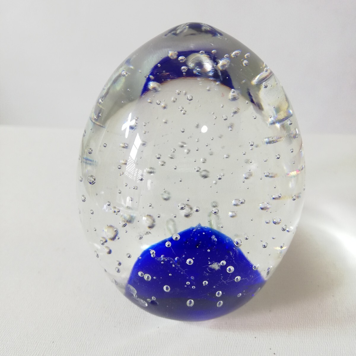 卵型 エッグ型 ガラス製 ペーパーウェイト 高さ7.5cm×直径6.3cm 400ｇ前後 [ガラス細工 ガラス工芸品]_画像2