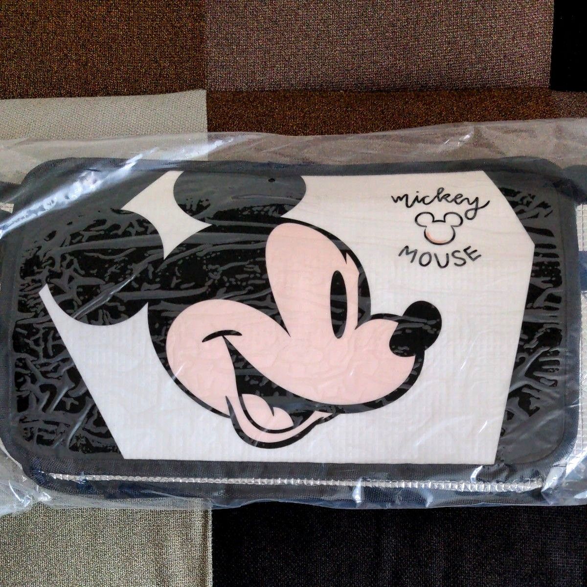 未開封ディズニーミッキーマウス大容量保冷バックブラック色。