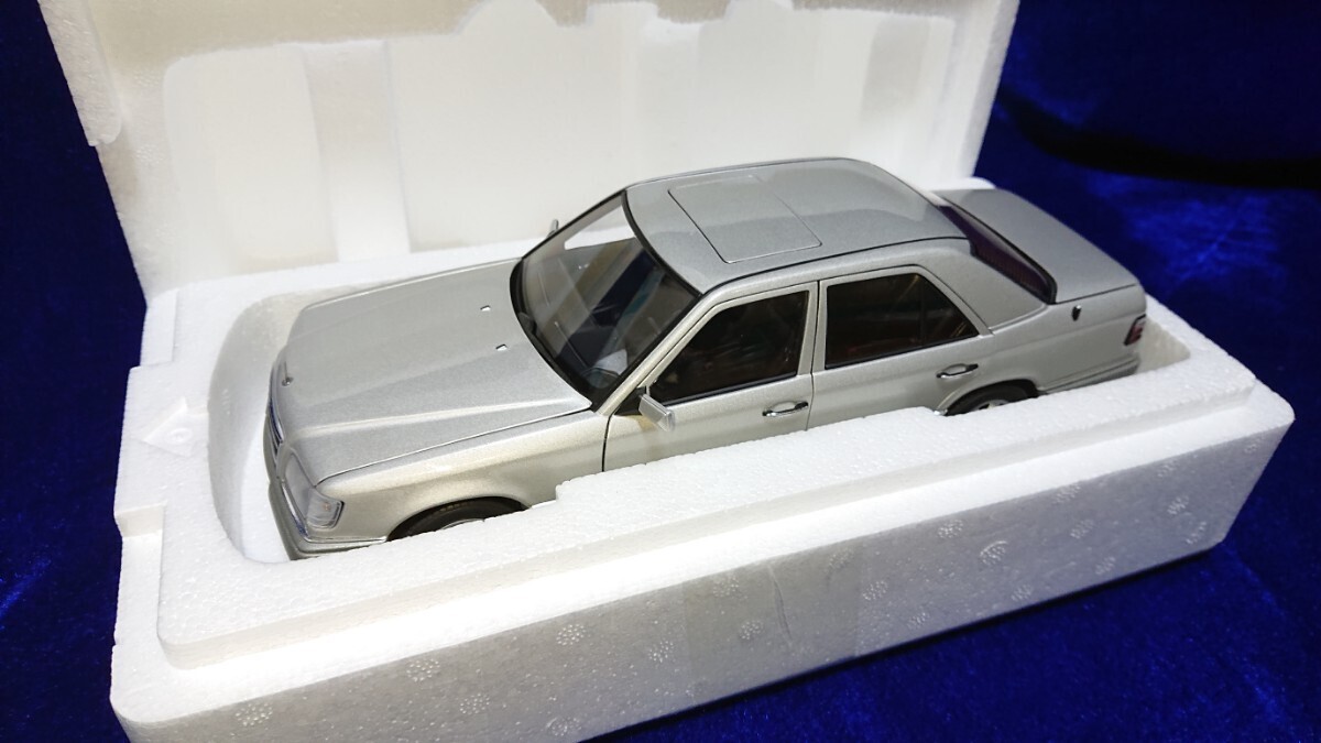 1/18 Mercedes Benz E-KLASSE E320 Limousine Limousine 76271 Autoart オートアート メルセデス ベンツ W124 Eクラス リムジン シルバーの画像3