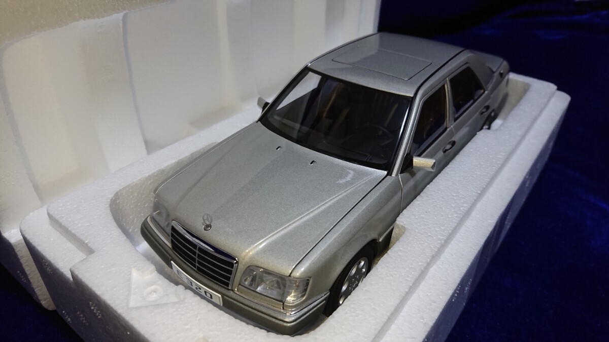 1/18 Mercedes Benz E-KLASSE E320 Limousine Limousine 76271 Autoart オートアート メルセデス ベンツ W124 Eクラス リムジン シルバーの画像4