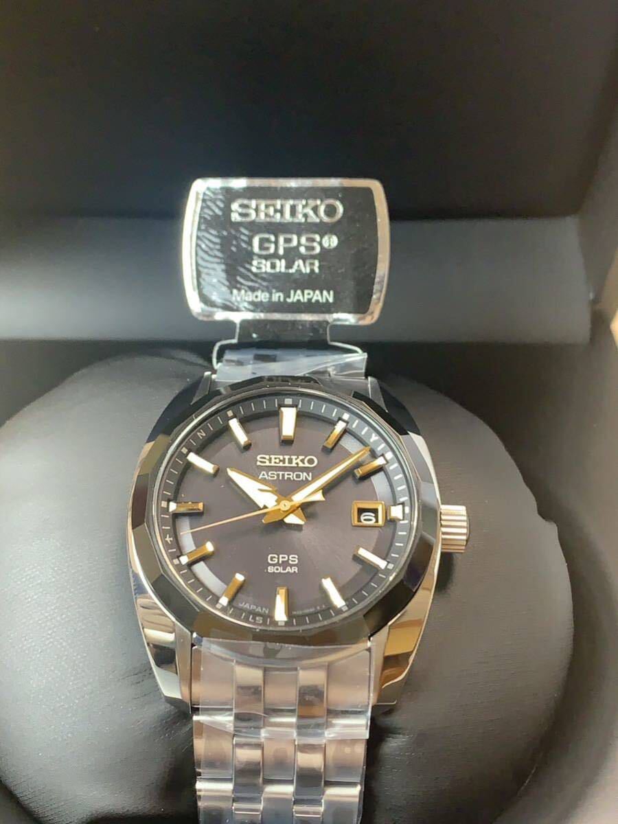 新品未使用！ セイコー アストロン SBXD011 3X-22 2保証付き 定価 198.000円 GPSソーラー SEIKO ASTRON SBXD 011 ゴールド×ブラックの画像4