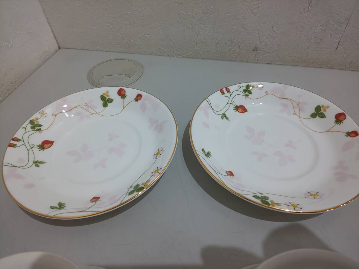 57763★美品 WEDGWOOD ウェッジウッド WILD STRAWBERRY ワイルドストロベリー カップ＆ソーサー ペア_画像8