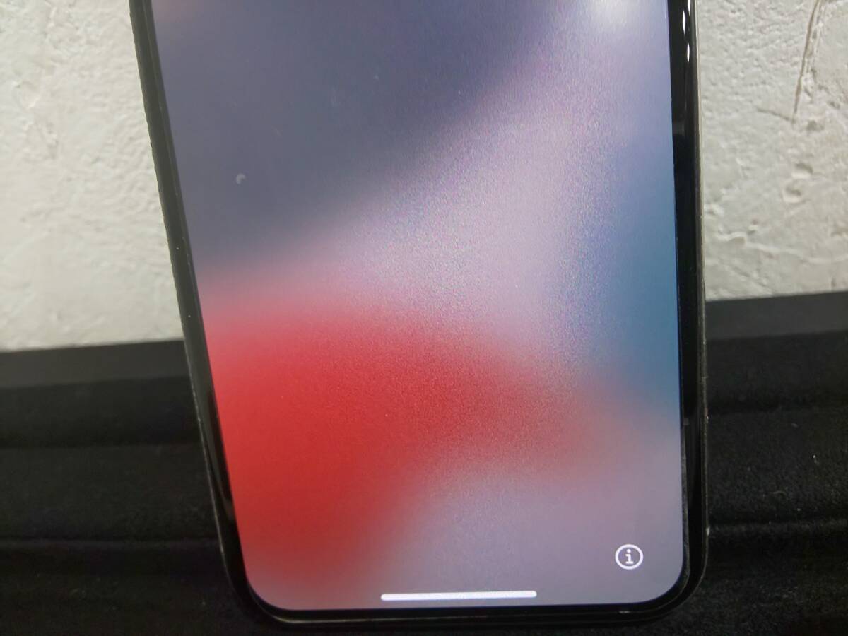 58081★Apple iPhone X 64GB NQAY2J/A 判定〇 初期化済 SIMフリー シルバー 裏割れ 液晶キレイ_画像3