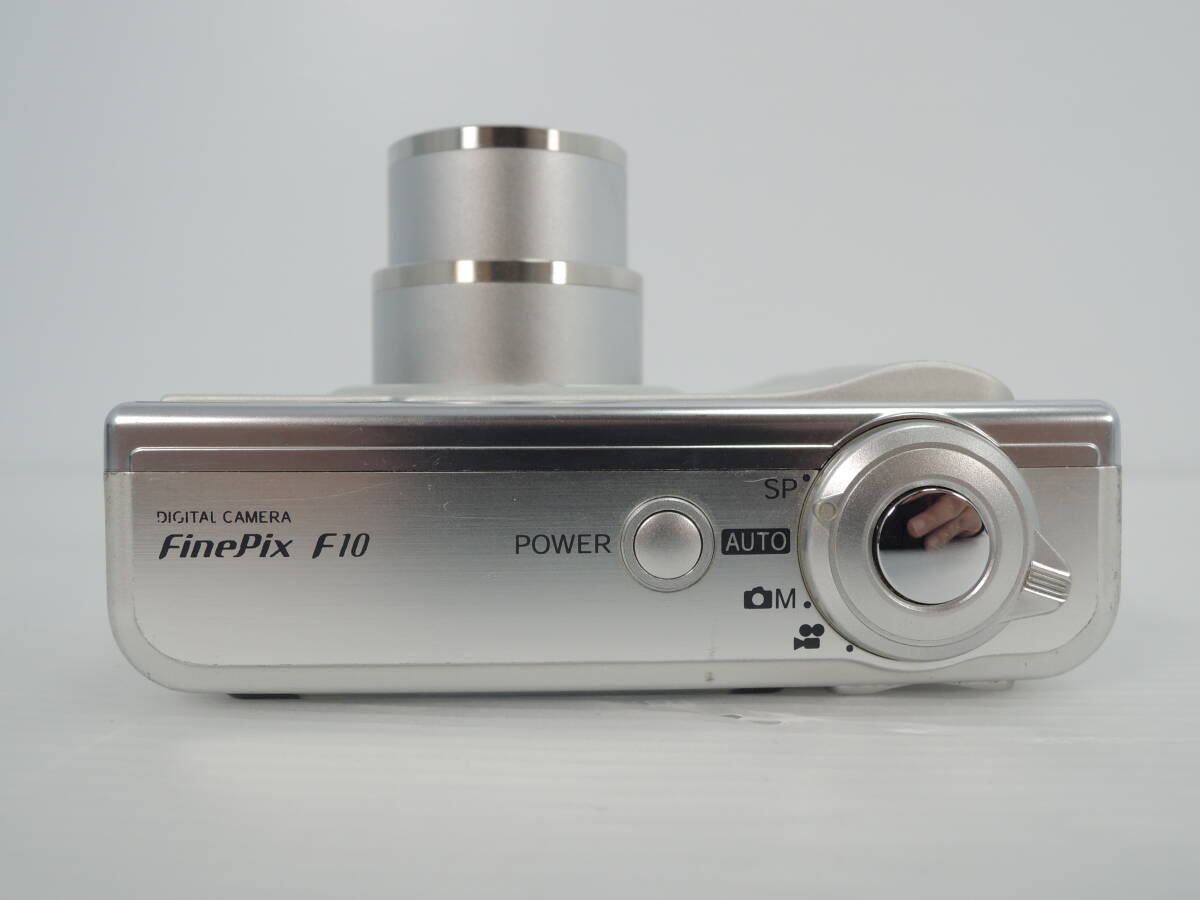 △FUJIFILM フジフイルム コンパクトデジタルカメラ FINEPIX F10 シルバー デジカメ コンデジ カメラ 箱あり 動作品/管理6292A12-01260001の画像5