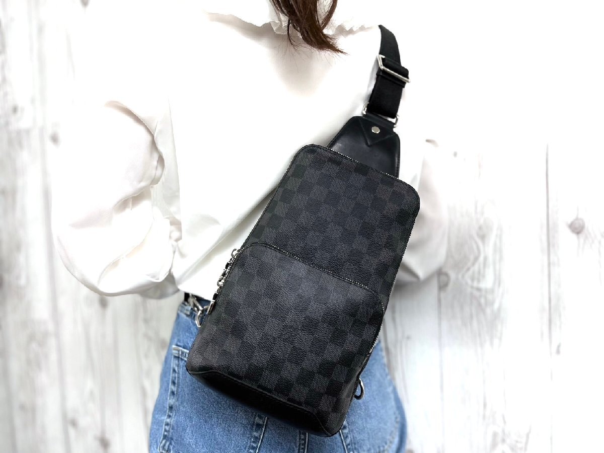 極美品 LOUIS VUITTON ルイヴィトン ダミエグラフィット アヴェニュー スリングバッグ ボディバッグ バッグ N41719黒メンズ 70973Y