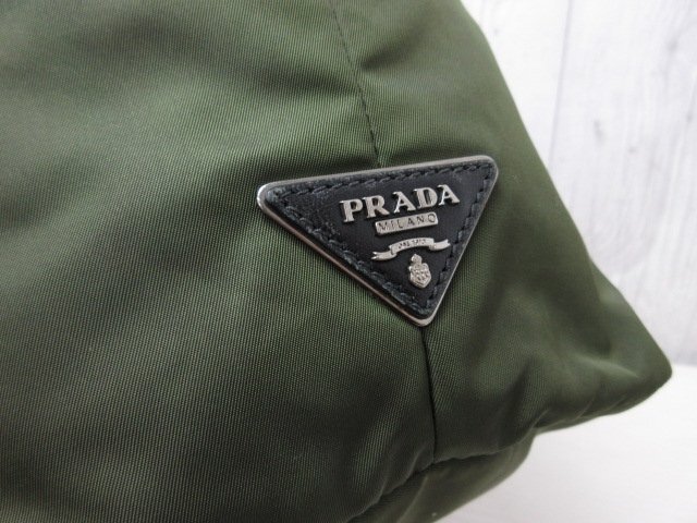 極美品 PRADA プラダ リバーシブル ボンバー ハンドバッグ ショルダー バッグ BN1959 ナイロン カーキ×黒 2WAY A4収納可 70549Y_画像9