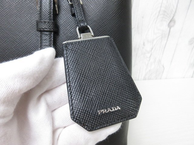 極美品 PRADA プラダ トートバッグ ハンドバッグ バッグ サフィアーノレザー 黒 A4収納可 70815_画像8