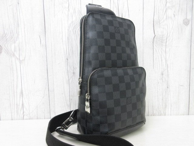 極美品 LOUIS VUITTON ルイヴィトン ダミエグラフィット アヴェニュー スリングバッグ ボディバッグ バッグ N41719黒メンズ 70973Y_画像3