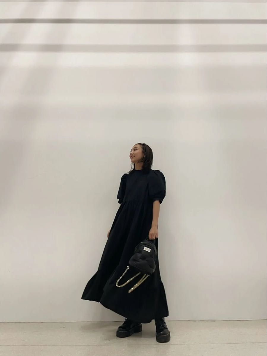 新品未使用タグ付き ZARA ザラ パネルミディワンピース Sサイズ 新品未使用タグ付き ZARA ザラ パネルミディワンピース Sサイズ