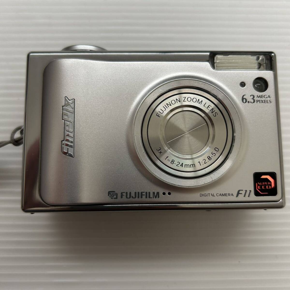 1円~ デジカメ FUJIFILM FINEPIX F11 FUJINON ZOOM LENS 3X f 8-24mm 1:2.8-5.0 空シャッター切れます (ジャンク品 通電確認済み HM)の画像4