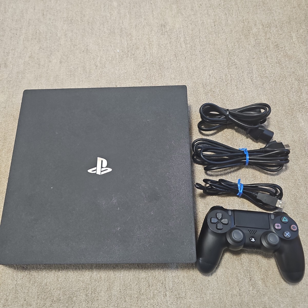 SONY PlayStation4 Pro CUH-7100B ブラック ジェットブラックの画像1