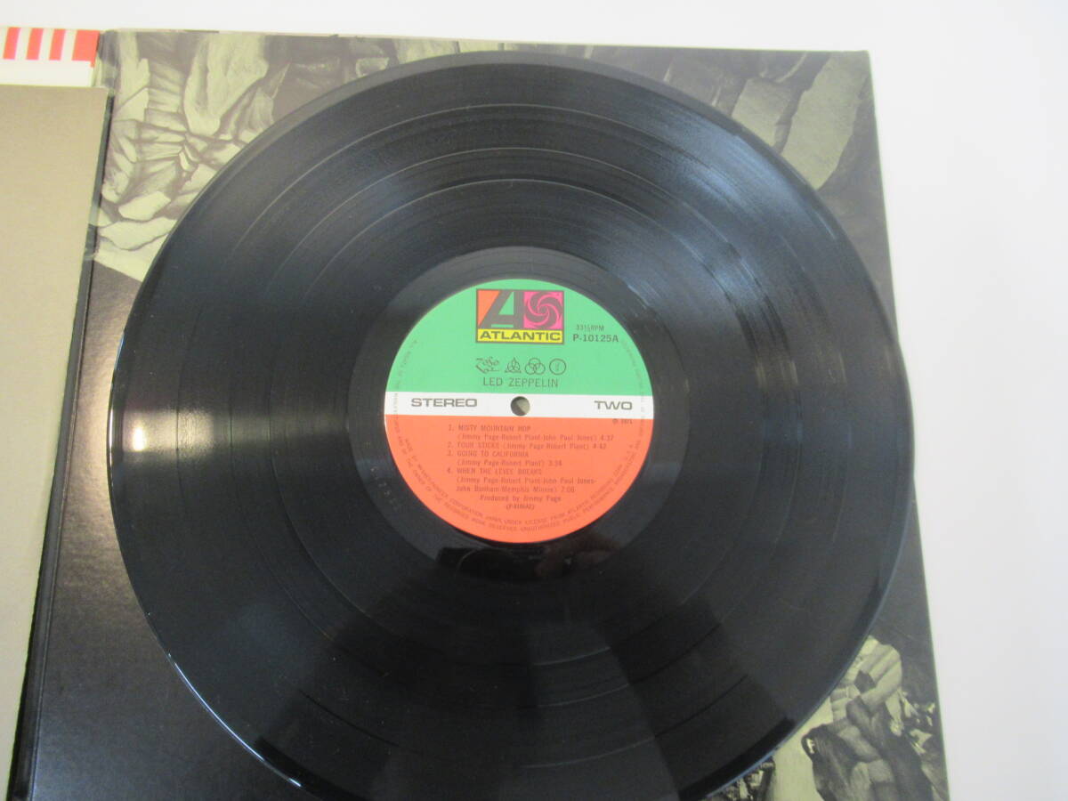 R25 ●※美品帯付き レッド・ツェッペリン LPレコード 「Led ZeppelinⅣ」Atlantic Records P-10125 ジミーペイジ、洋楽、rock、ロックの画像3