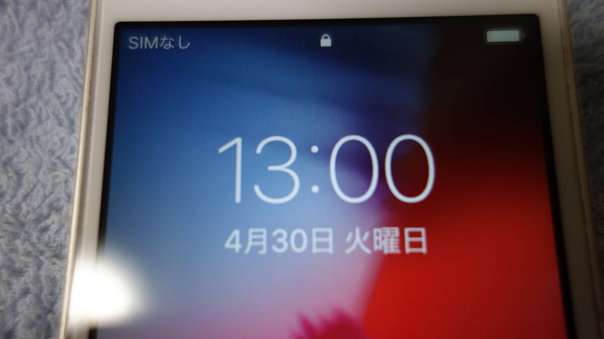 iPhone5s 32GB ME336J/A ゴールド docomo 判定〇 現状品_画像3