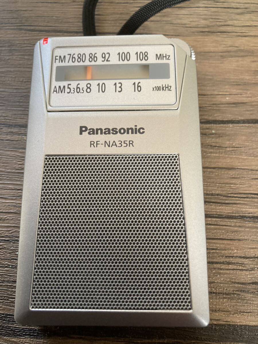 可動品 パナソニック Panasonic 小型携帯ラジオ RF-NA35R-S 中古動作確認済 単4電池付_画像2