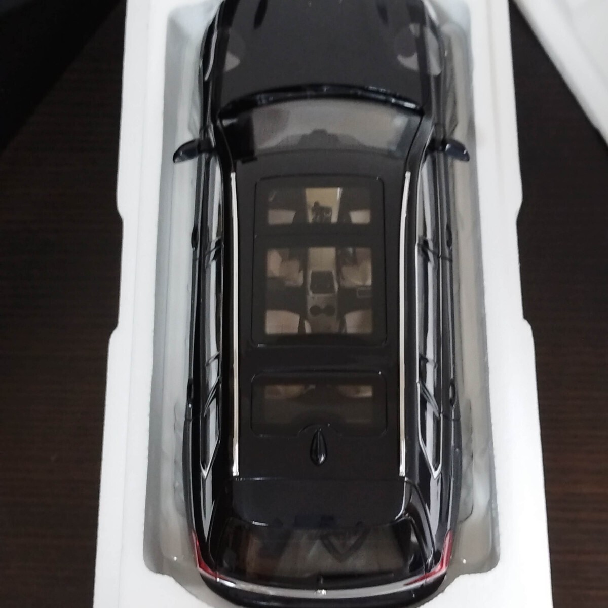 TADDT 1/18 京商 kyosho BMW X7 カーボンブラック の画像4