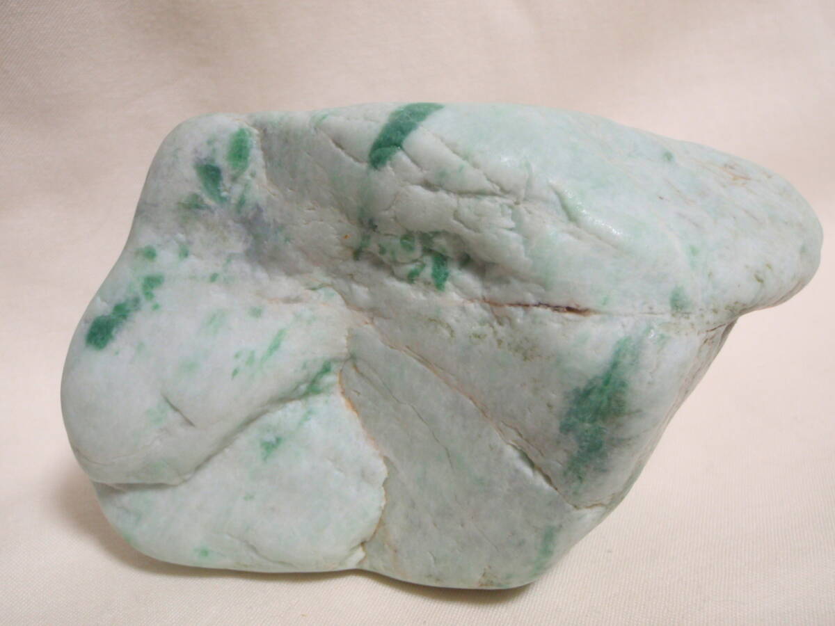 糸魚川 翡翠 ヒスイ     211       ペパミ     309ｇ  原石 鉱物 の画像1