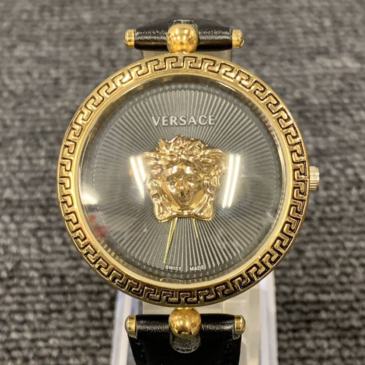 ★【売り切り】VERSACE ヴェルサーチ クォーツ 腕時計 の画像1