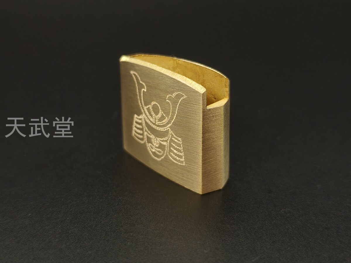 HC08　はばき　銅製彫刻　兜の図　家紋　金工　ハバキ　日本刀装具　_画像4