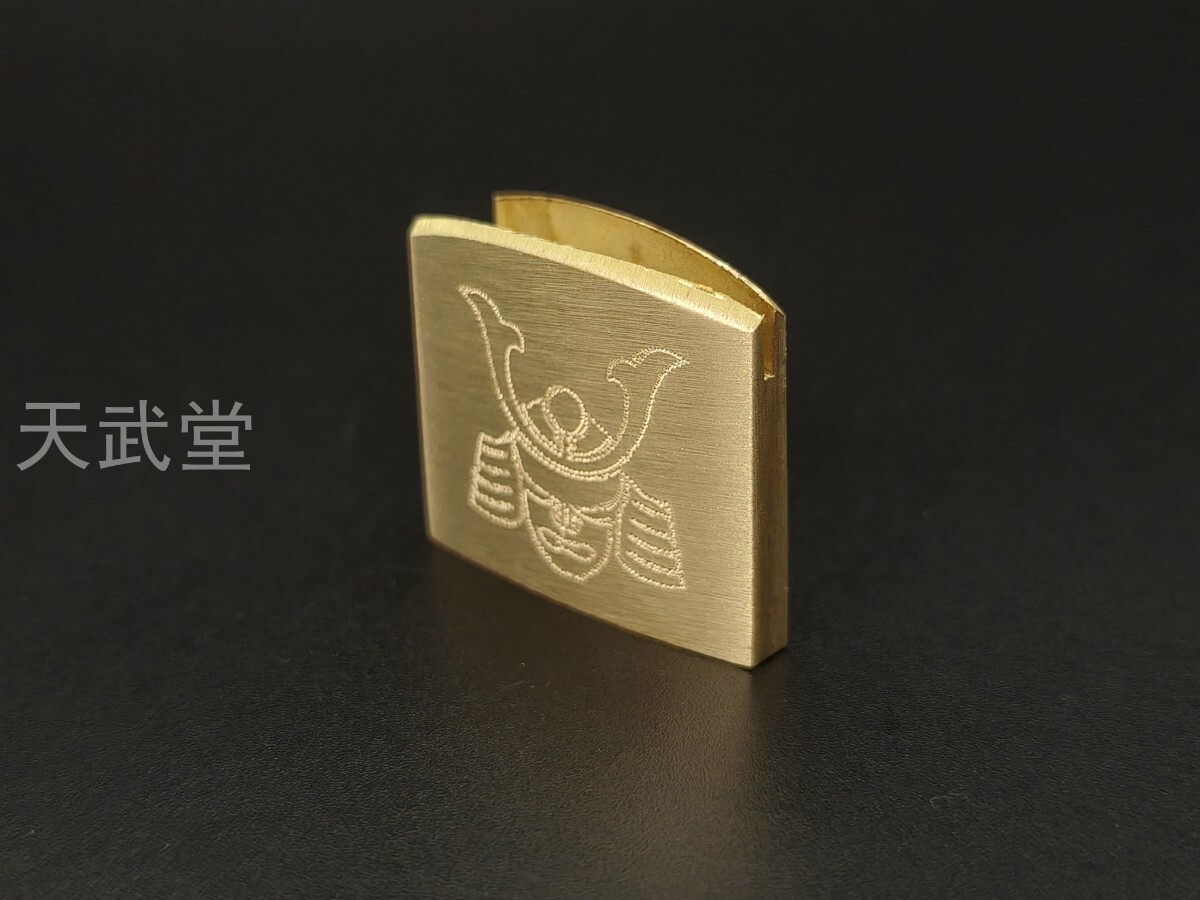HC08　はばき　銅製彫刻　兜の図　家紋　金工　ハバキ　日本刀装具　_画像3
