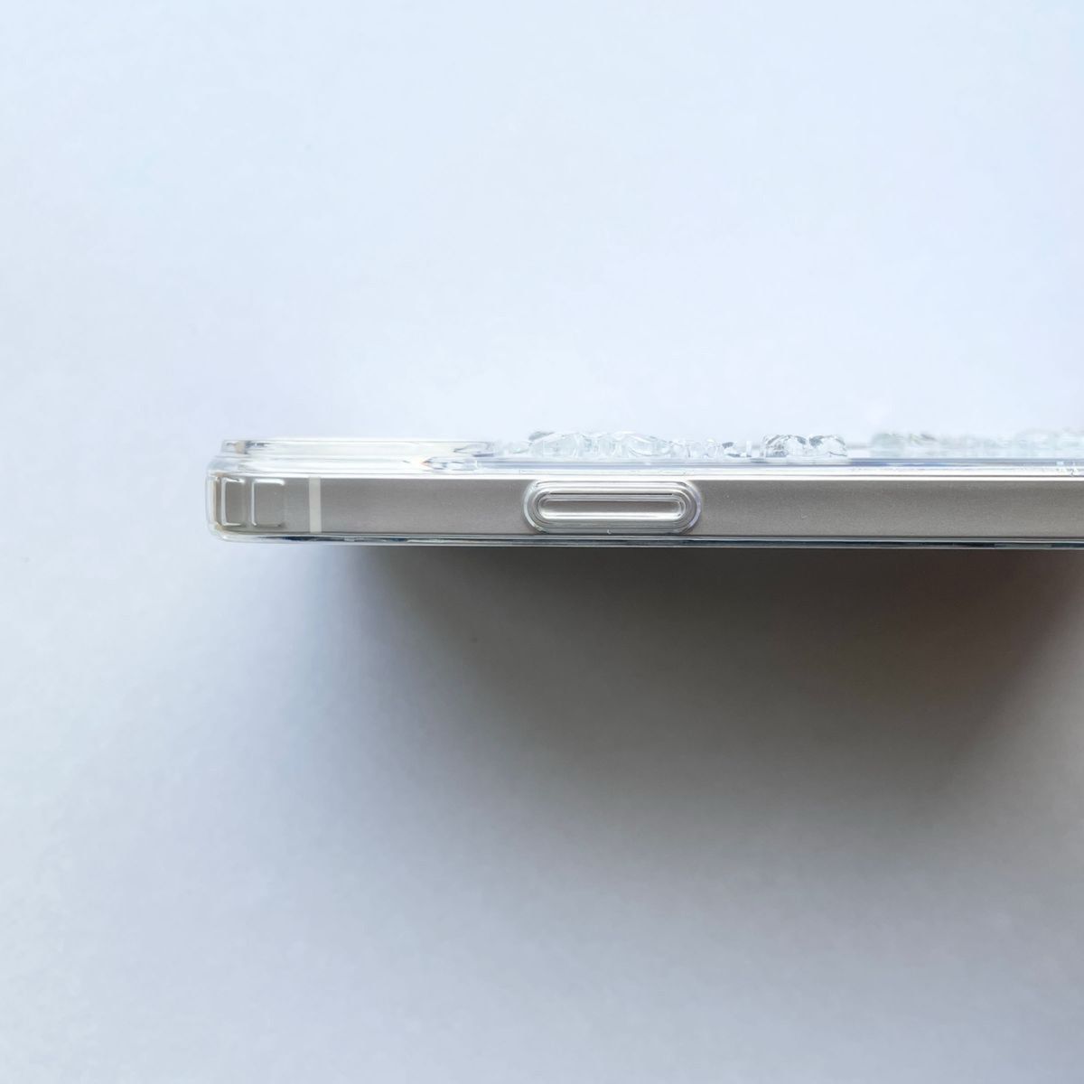 iPhoneケース　ハンドメイド　クリアラメ　トレカデコ　フラワー　透明　トレカ　推し活　レジン　iPhone14
