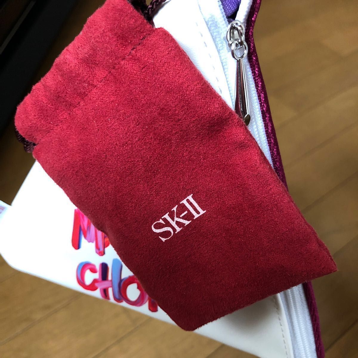 SK-II  化粧ポーチ 非売品  未使用　　　　　　　　　　　　　　　&   サンプルが入ってた小さな赤いスェード調ポーチ　巾着