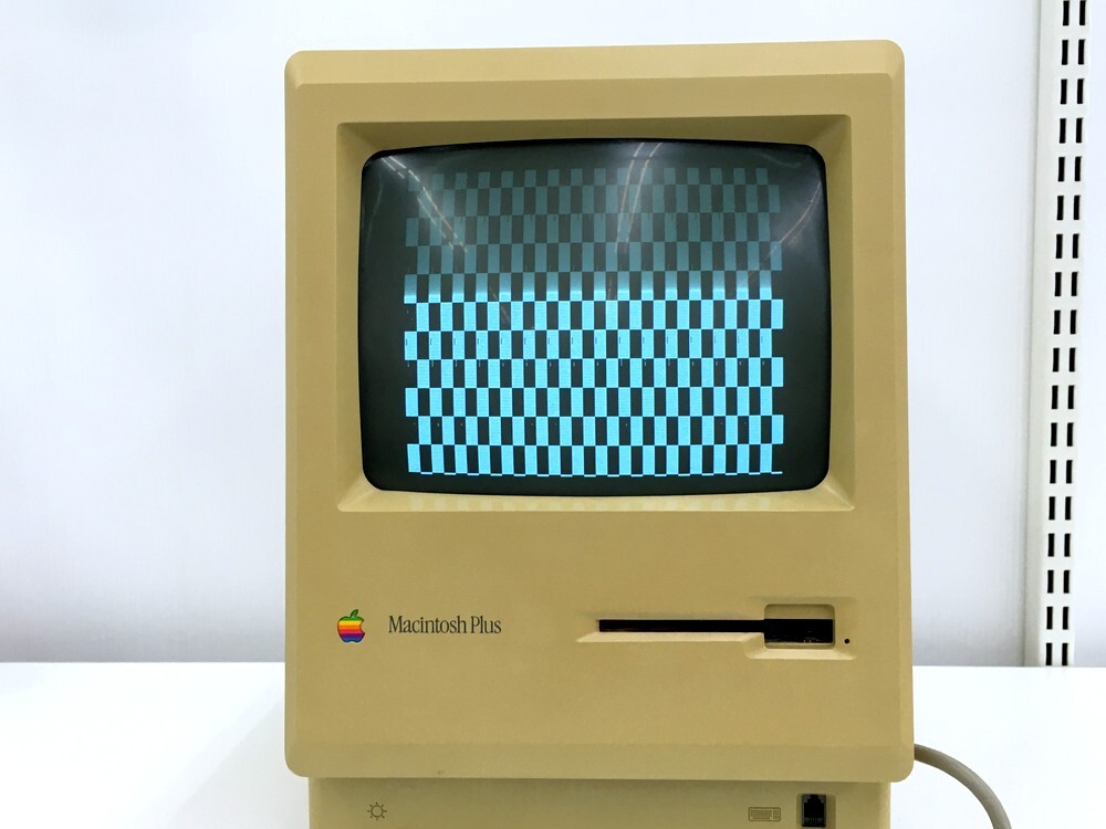 【同梱不可】【140】ジャンク品 Apple Macintosh Plus 1Mb マッキントッシュプラス M0001A ディスク キーボード マウス 収納バッグ付の画像2
