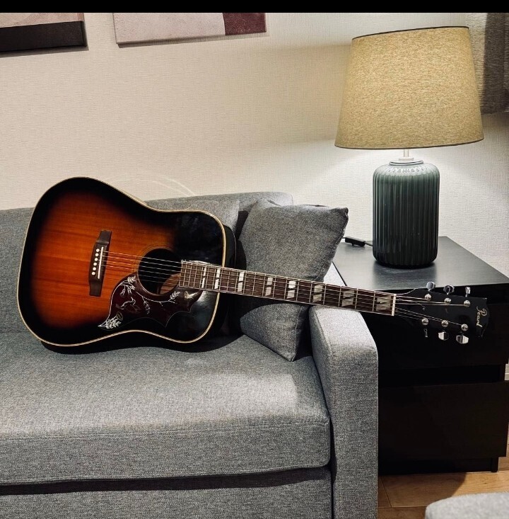 PearlのアコースティックギターGibson Hummingbirdのコピーモデルです。の画像1