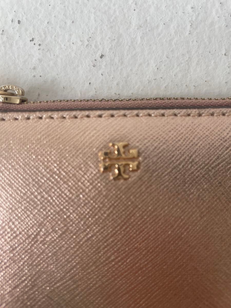 トリーバーチ 財布 2つ折り コンパクト ゴールド ピンク ワンポイント キラキラ 可愛い