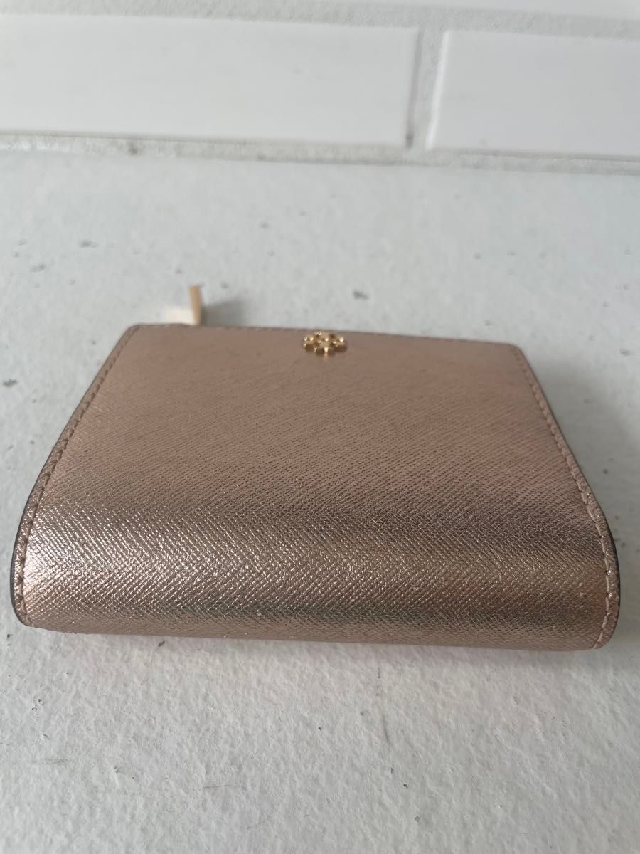 トリーバーチ 財布 2つ折り コンパクト ゴールド ピンク ワンポイント キラキラ 可愛い