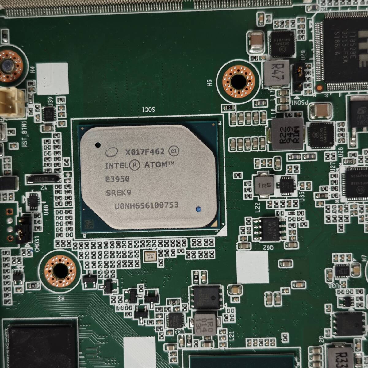 ADVANTECH DS-580 Intel E3950 Atom CPU, 8GB DDR3 Memory, 30GB SSD,GeForce 2GB GT1030 миниатюрный вентилятор отсутствует PC рабочее состояние подтверждено C0289