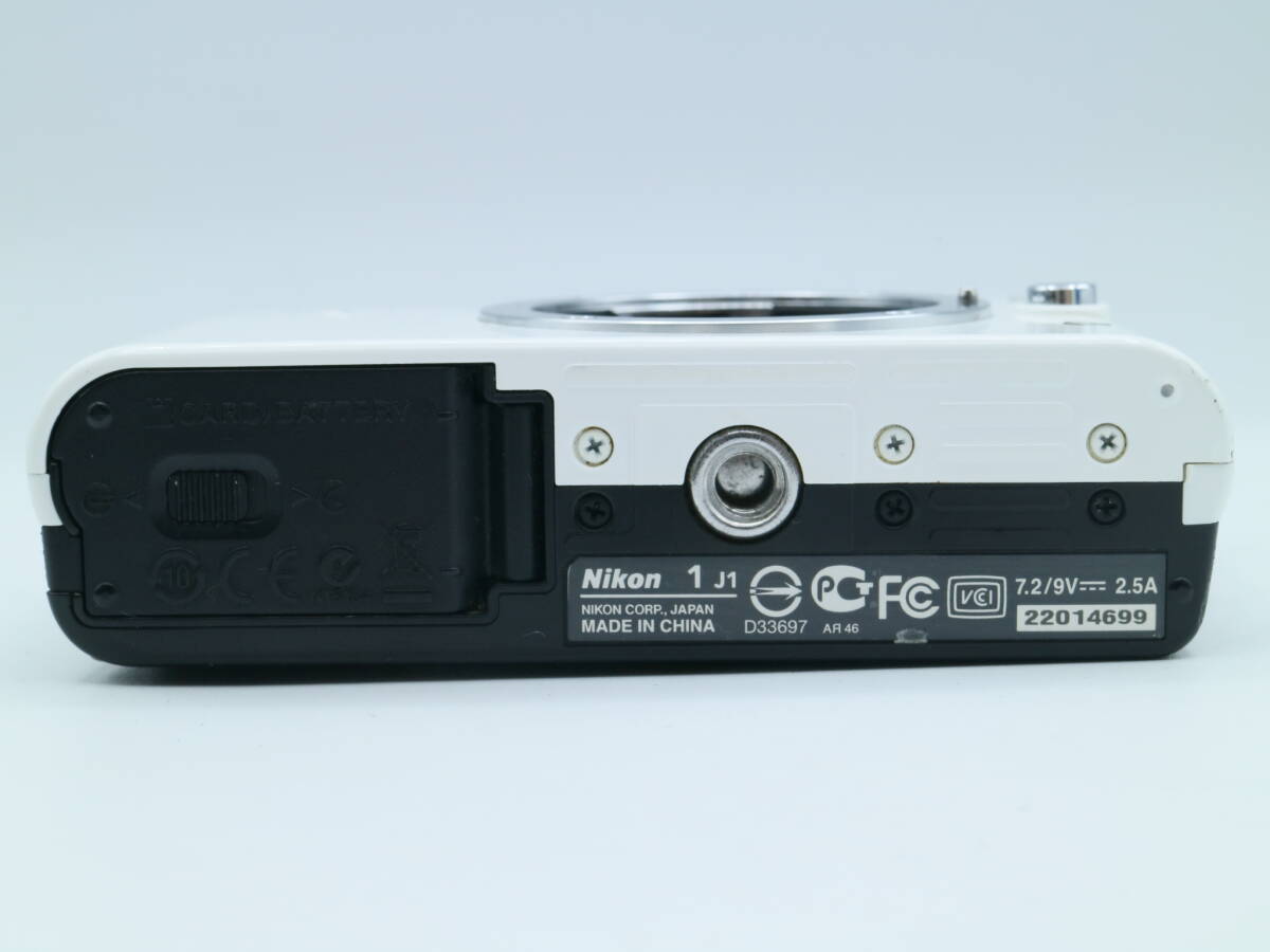 c5031 動作確認済み Nikon 1 J1 ホワイト ミラーレス一眼 デジタルカメラ MH-27 EN-EL20 バッテリー 充電器付き ニコン の画像6